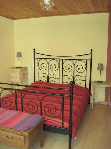 Le Ribet Bed and Breakfast Lempaut Bed & Breakfast